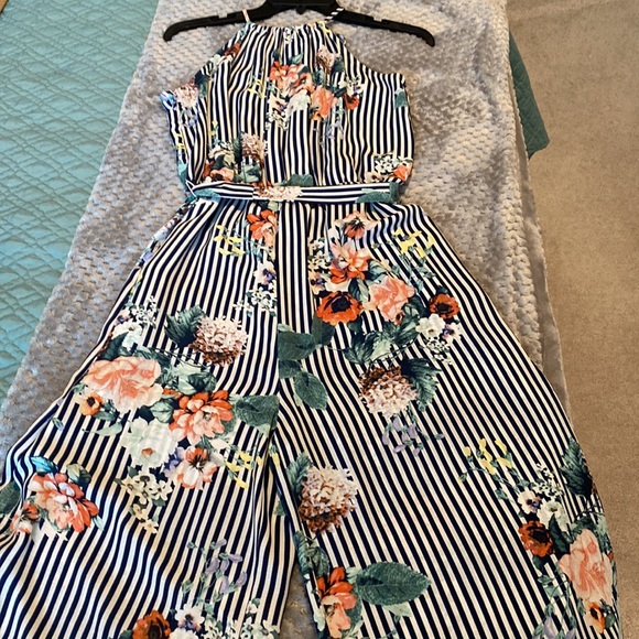 My Michelle Jumpsuit - size large. Excellent condition - Picture 3 of 3